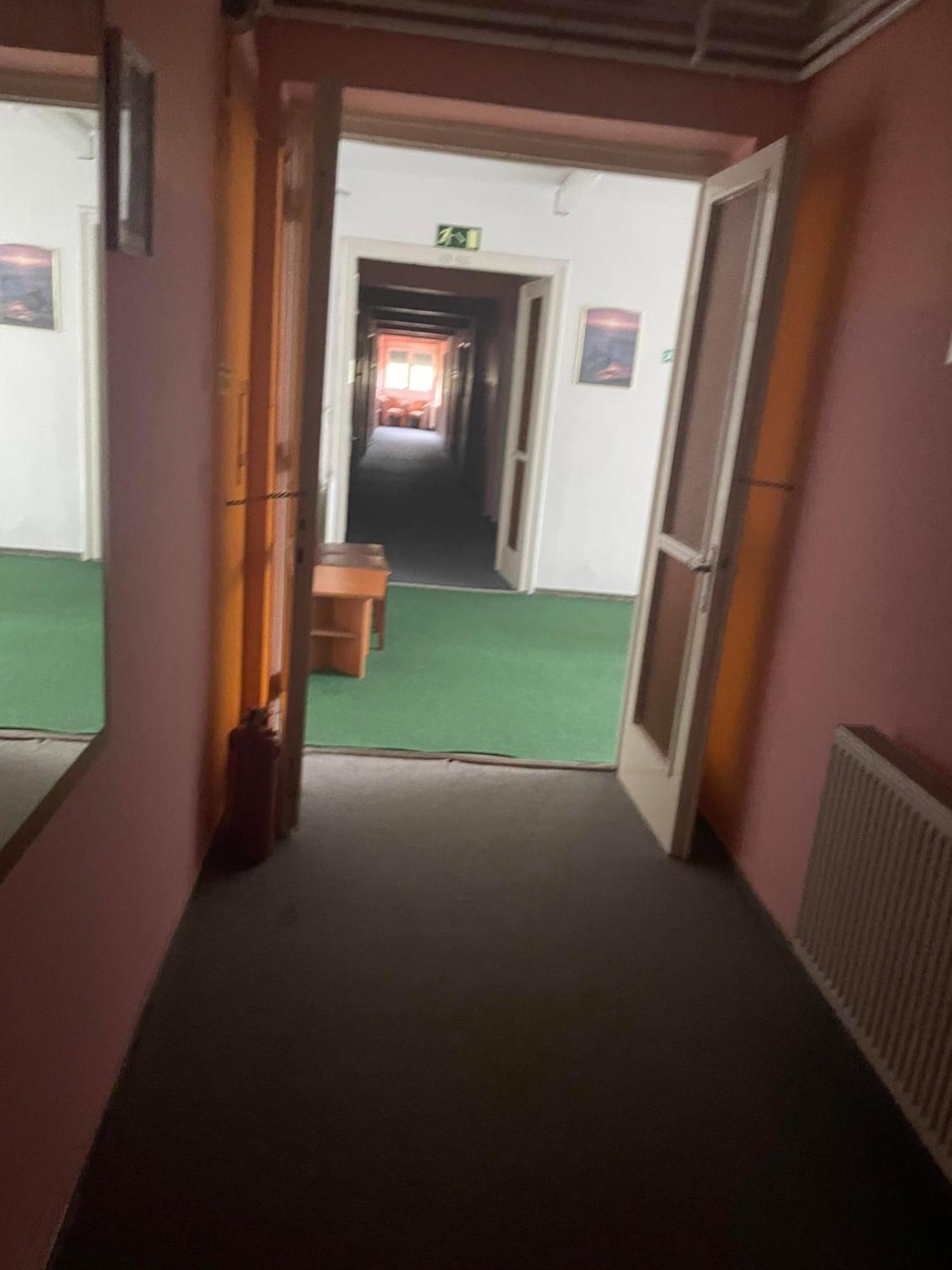Tifani Szallo Hotel Balatonlelle Bagian luar foto