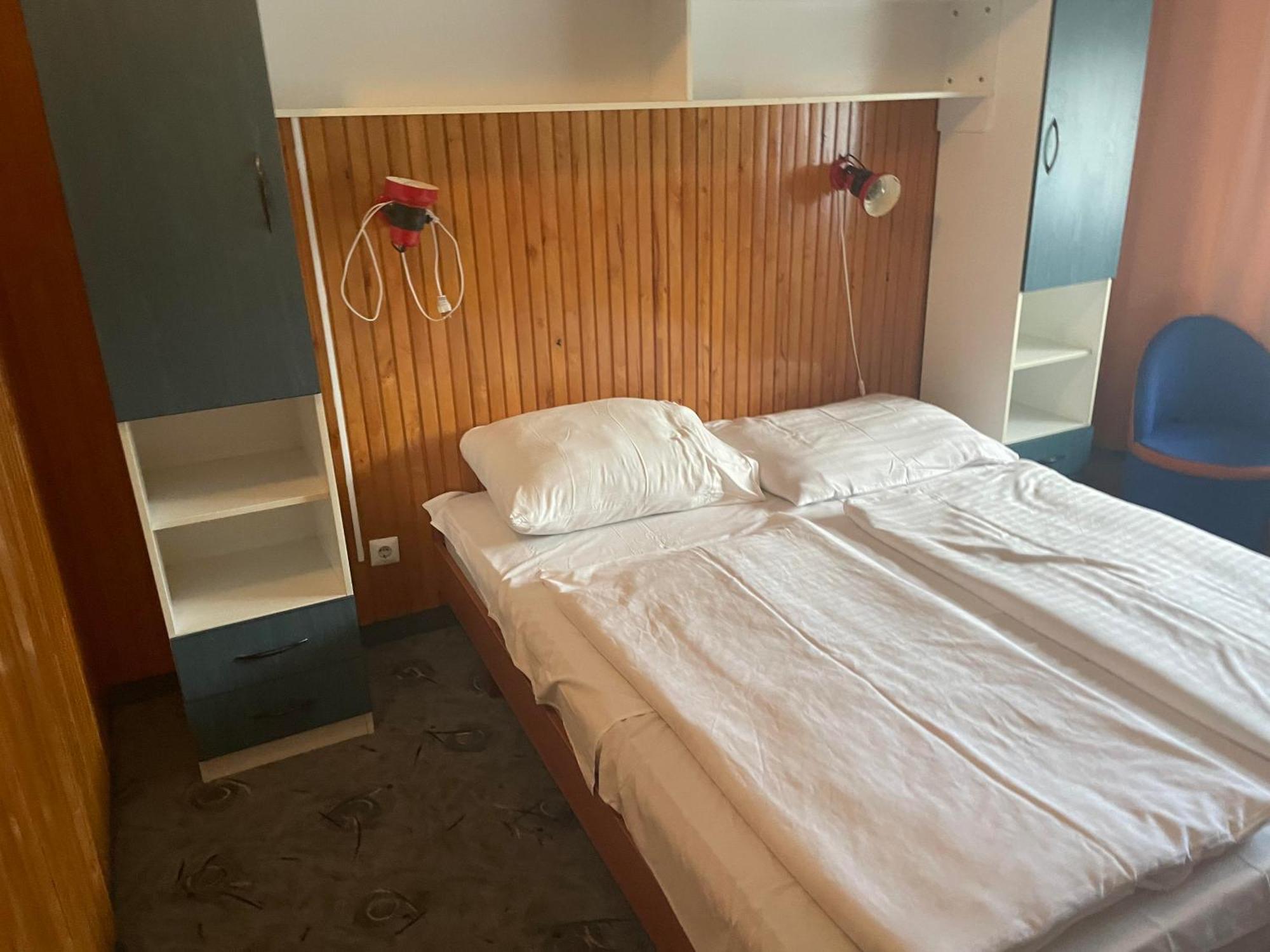 Tifani Szallo Hotel Balatonlelle Bagian luar foto
