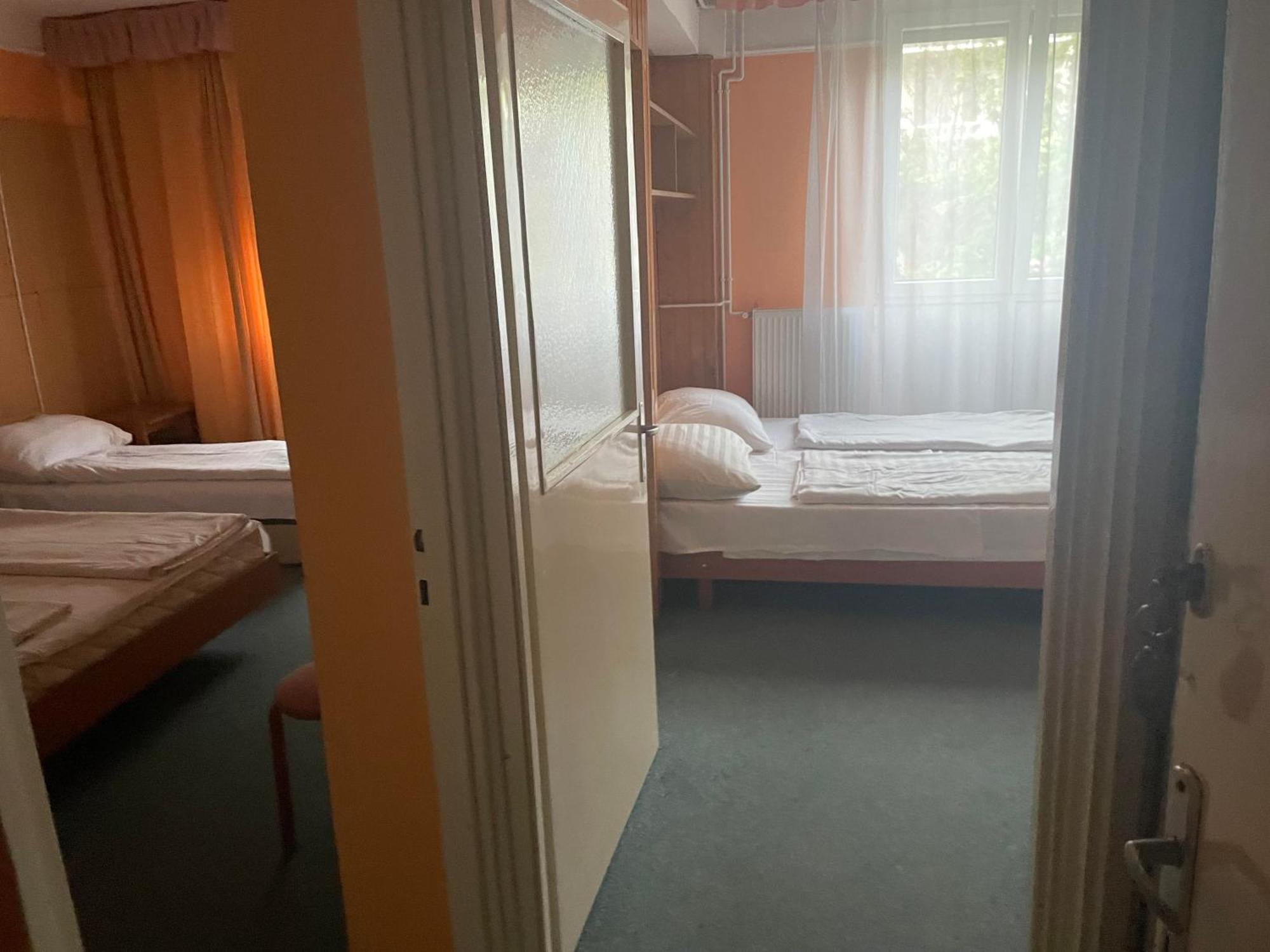 Tifani Szallo Hotel Balatonlelle Bagian luar foto