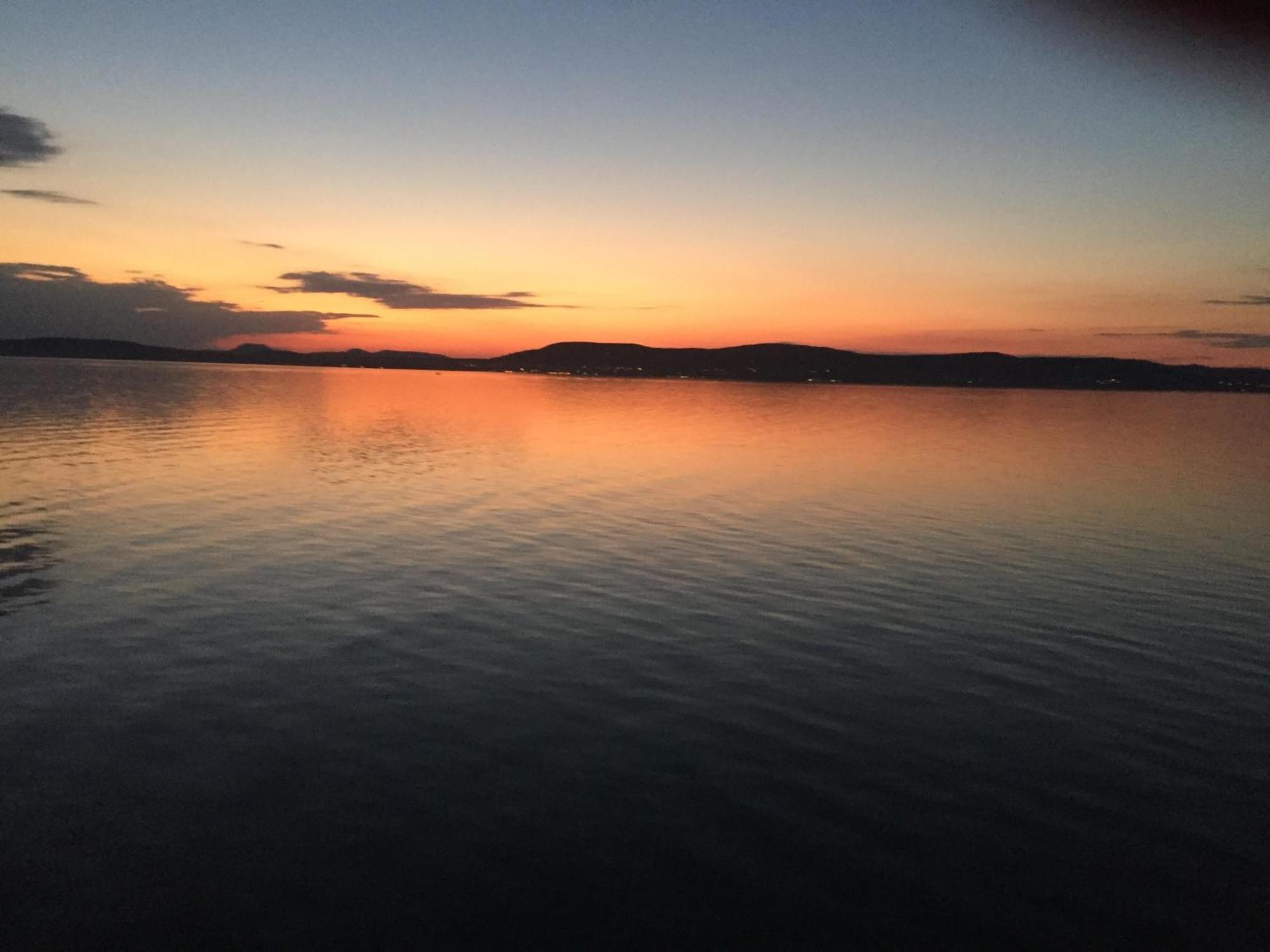 Tifani Szallo Hotel Balatonlelle Bagian luar foto
