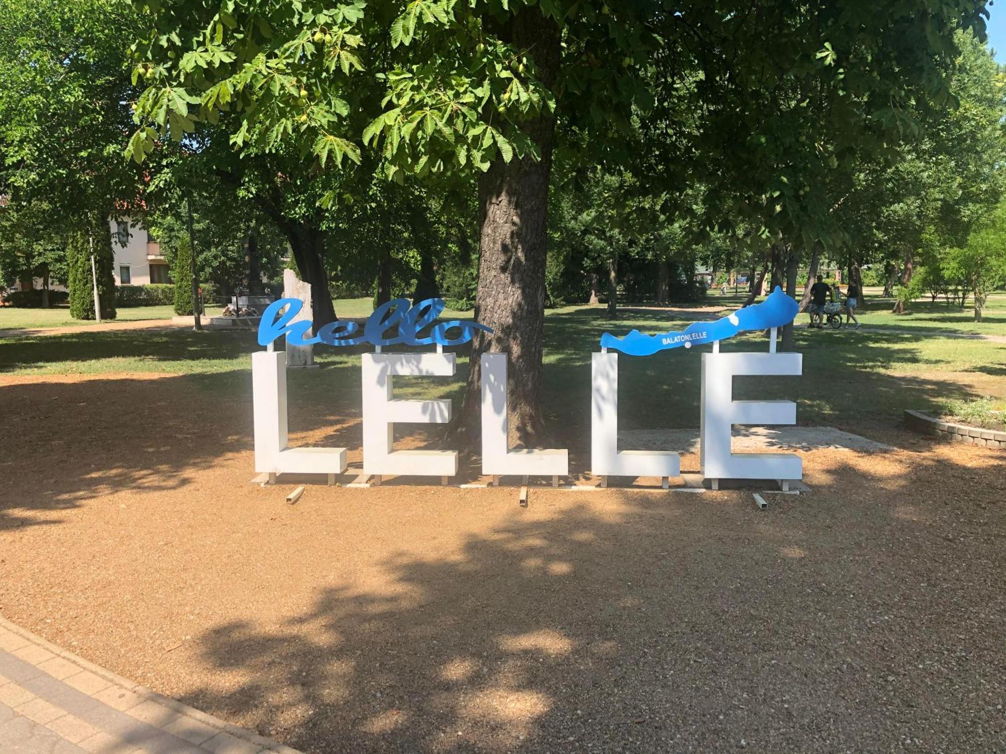Tifani Szallo Hotel Balatonlelle Bagian luar foto